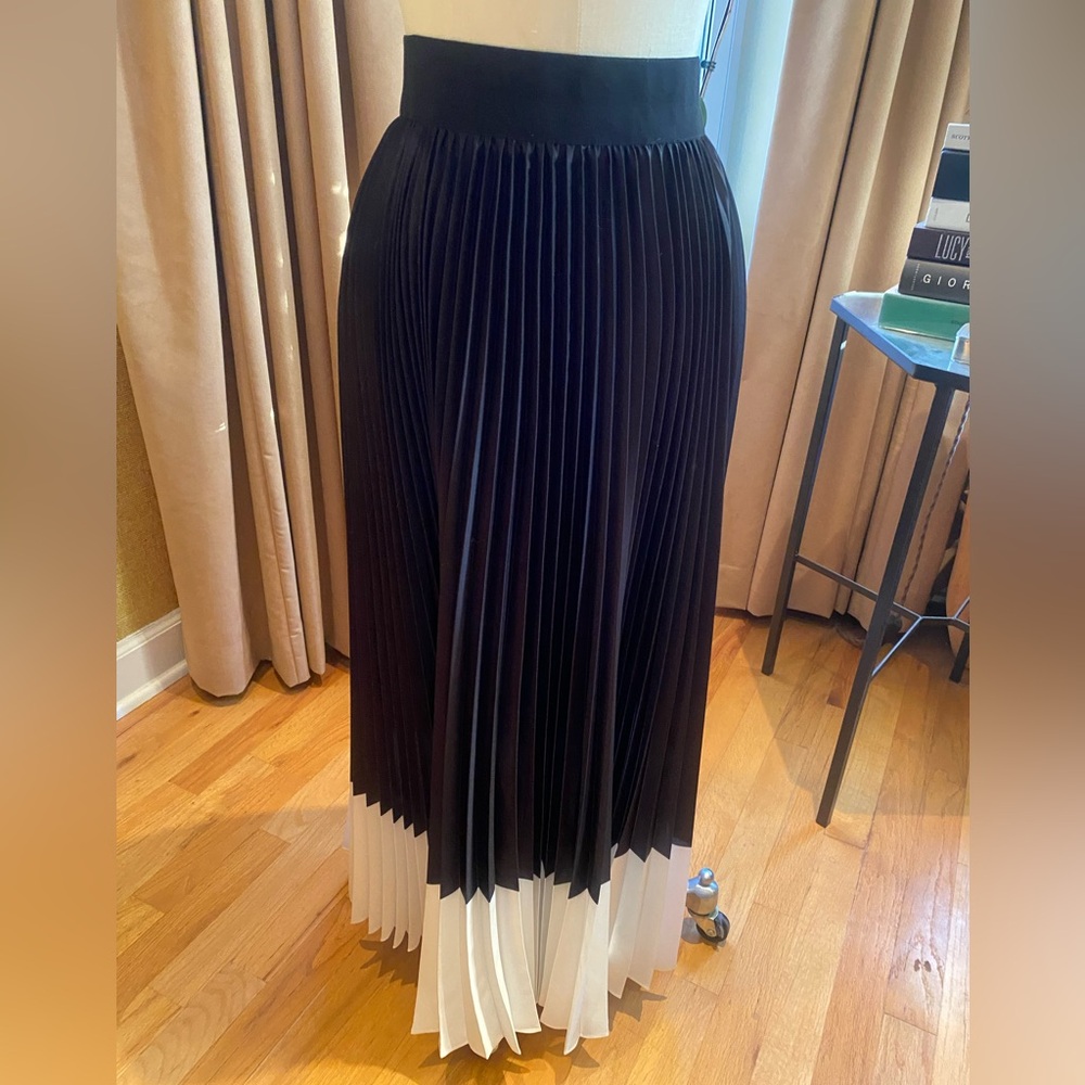 Alice + Olivia Black and White Pleated Maxi Skirt